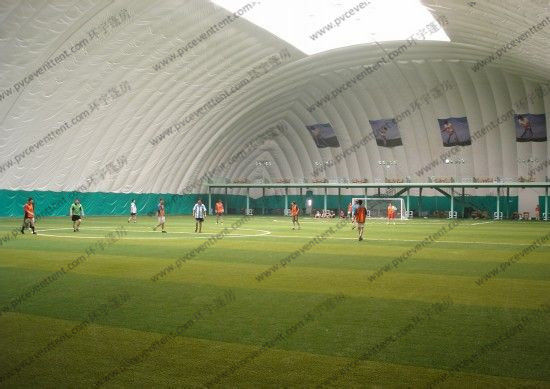 Putdoorのフットボールのスポーツの運動場のための一時的で白く膨脹可能なでき事のテント