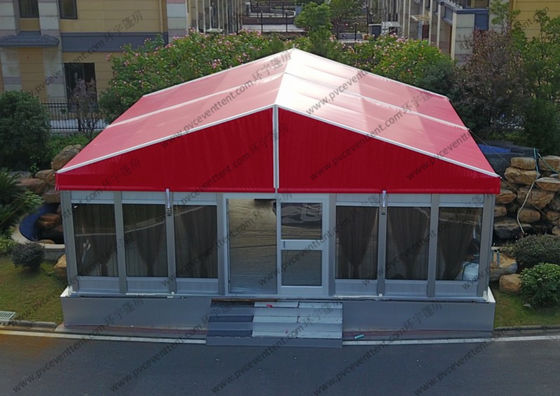 贅沢な装飾が付いているでき事の玄関ひさしのテントと結婚するガラス壁